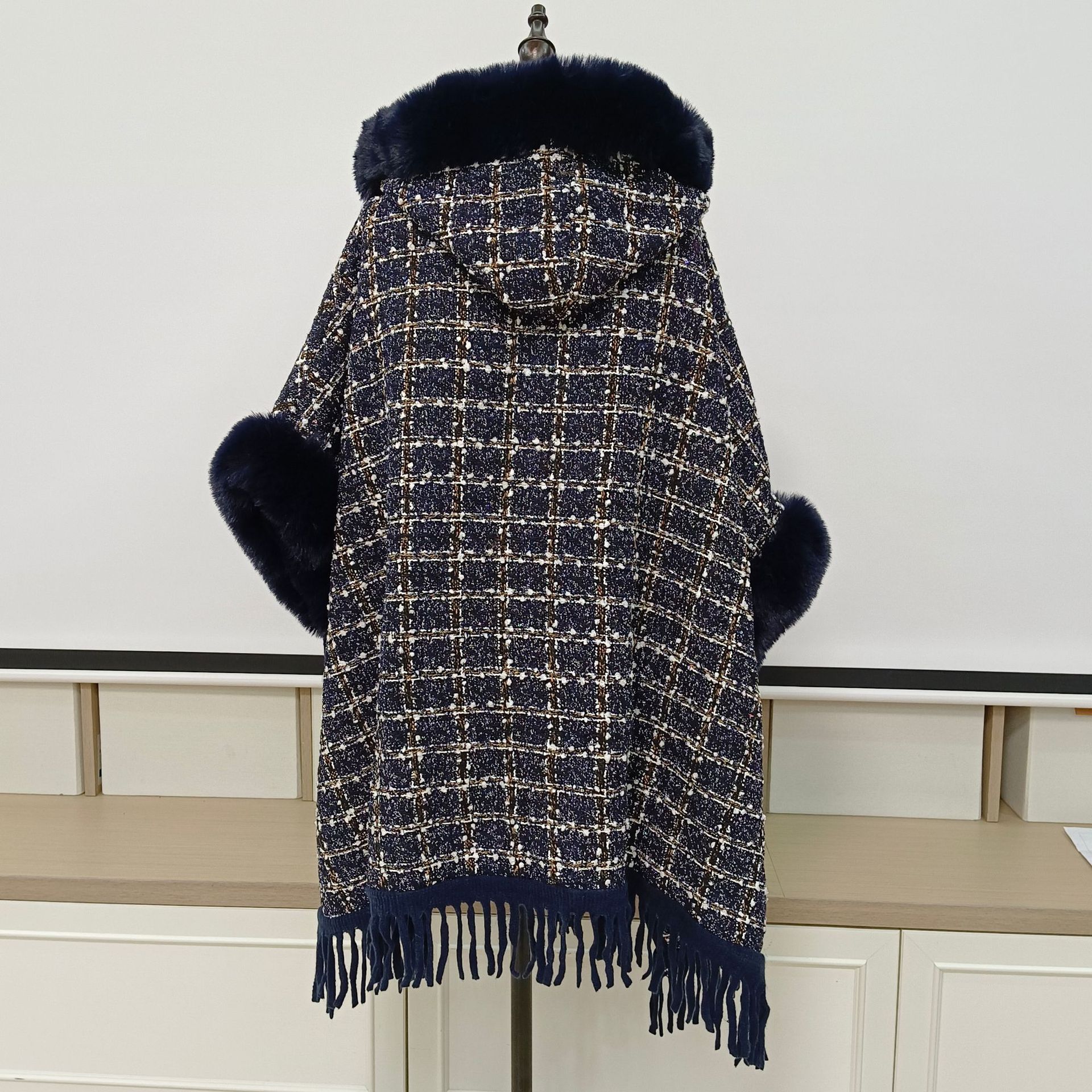 New chanel-style woolen coat, rabbit fur cape, fashionable checked shawl, thickened fur collar, tassel knitted cardigan Specification image