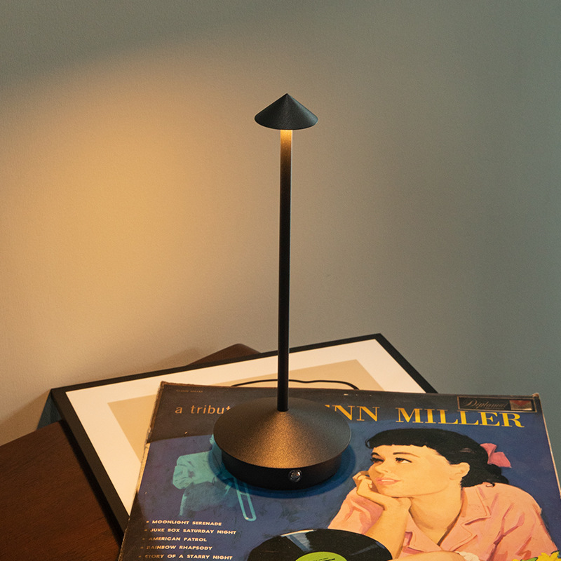 Cross-border all-aluminum pointed top I-shaped lamp, creative charging table lamp, bedroom bedside, bar, mushroom table lamp, atmosphere night light