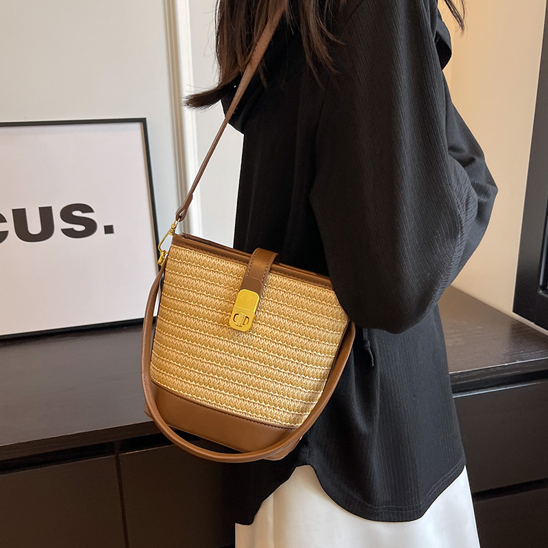 This 2023 new, niche design crossbody bag for women is a versatile and high-end hand-held bucket bag for summer details Picture