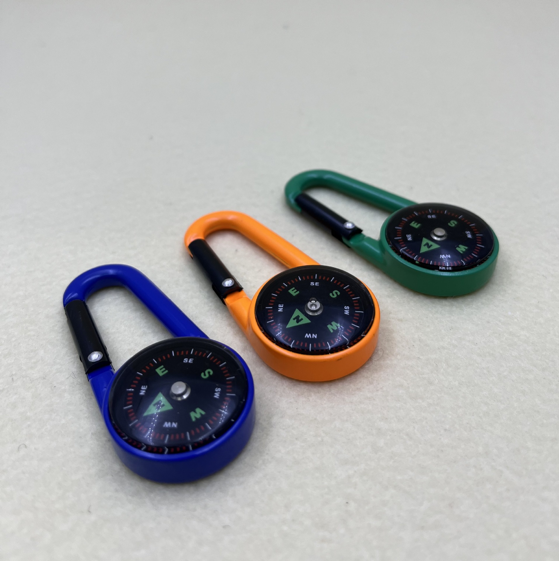 Colorful climbing buckle compass, student gift compass Application Scenario