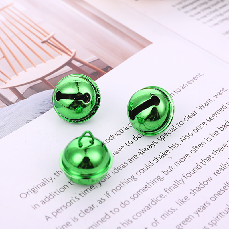 Christmas handicrafts, decorative bells, colorful bells, diy jewelry accessories, mobile phone keychains, necklace accessories Application Scenario