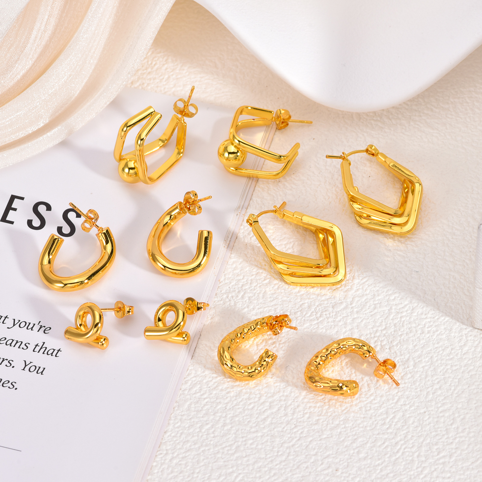 欧美金色不锈钢耳环轻奢高级感秋冬夸张耳饰方圆脸百搭何方女耳钉