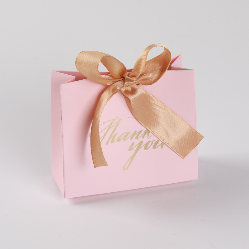 Pink gold-embossed creative European-style wedding candy boxes, grain and fruit bags, gift boxes, wedding candy boxes, wedding candy bags in stock for wholesale Application Scenario