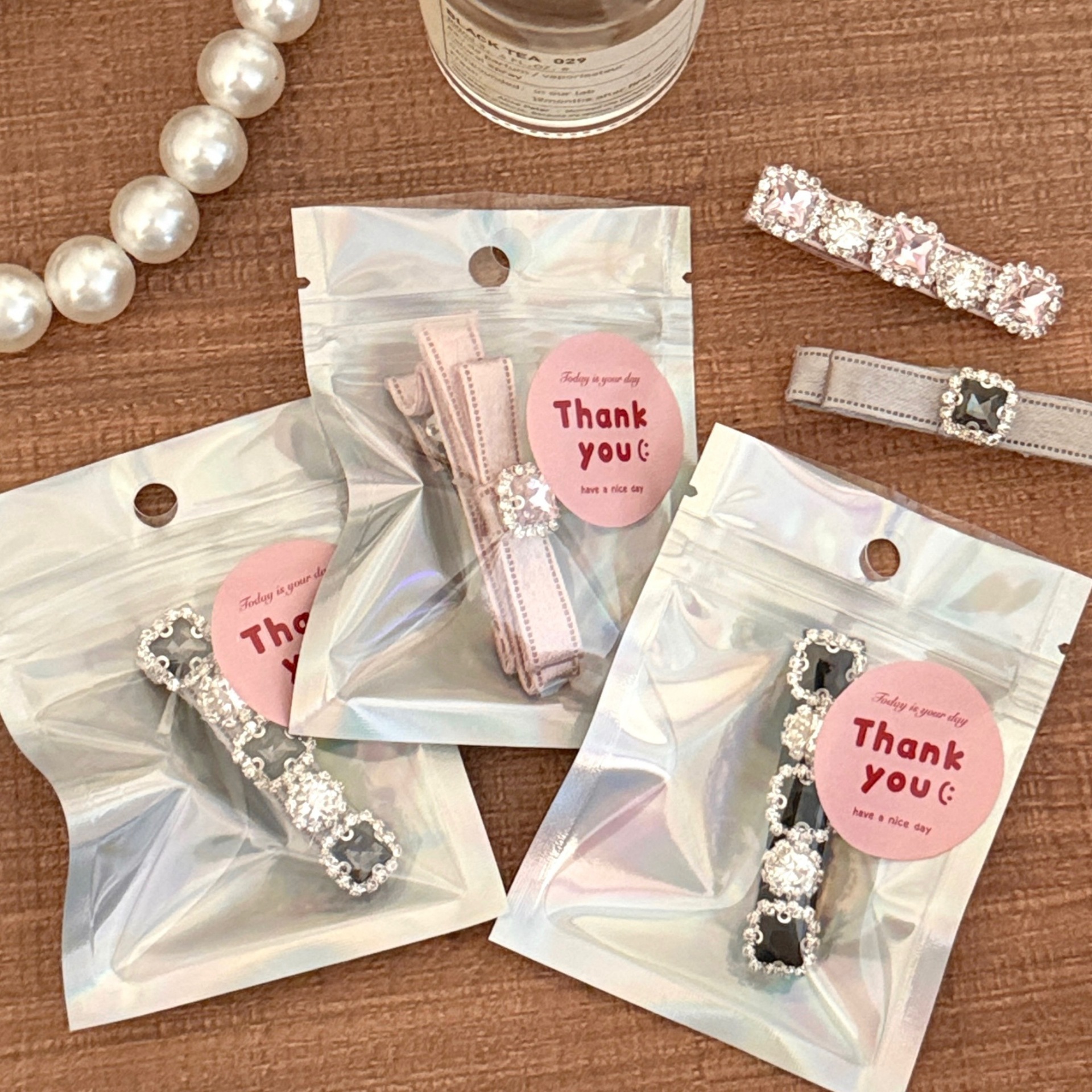 The high-end appearance level of the light luxury diamond hair clip is elegant and versatile. The full diamond duckbill clip is sweet and cool with a touch of gold. The bangs clip is a water diamond hair accessory pic 13