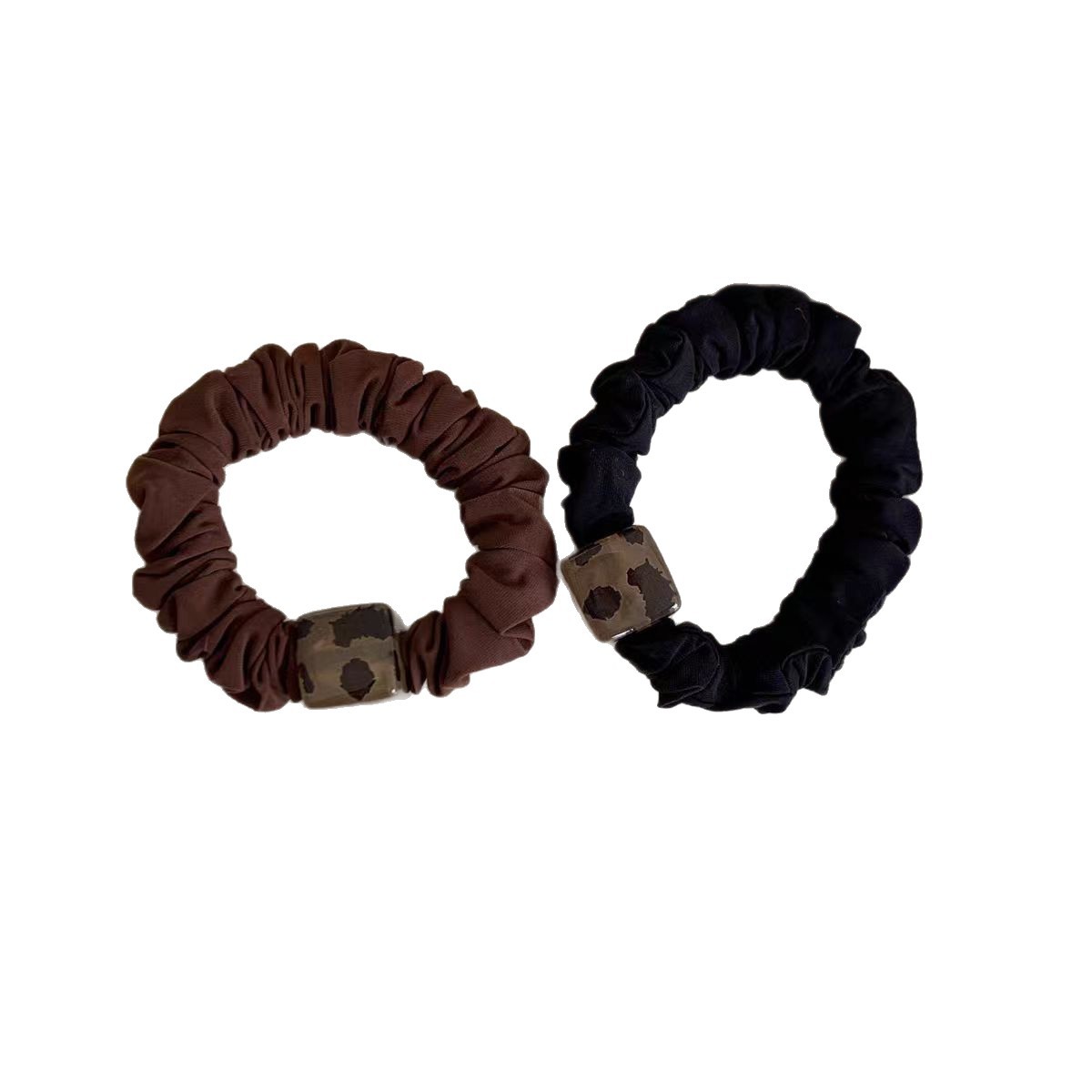 A simple square leopard print high ponytail hair tie for women, a new small intestine hair band, a trendy and stylish hair tie with a leather band and hair accessory Item Picture