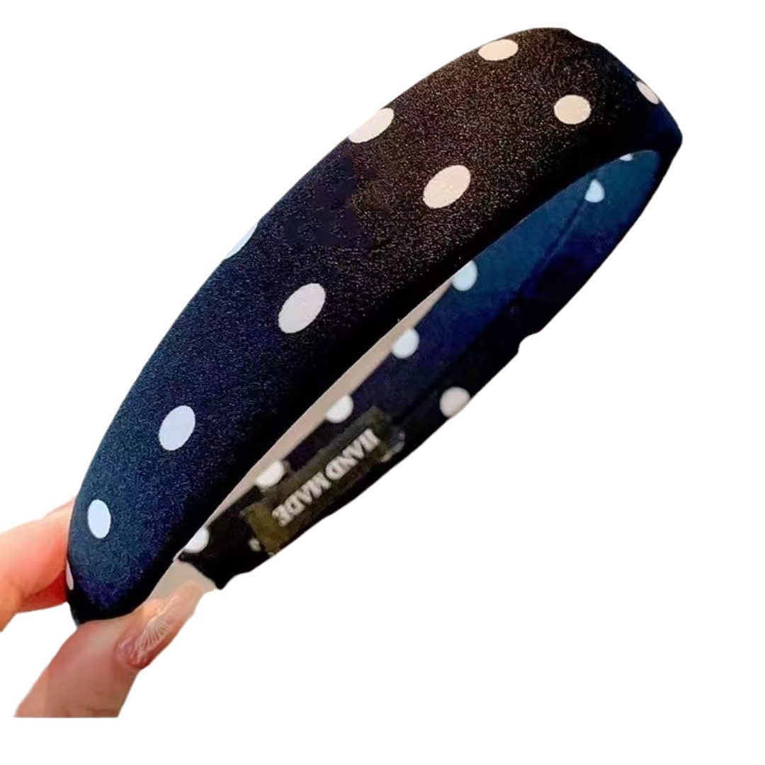 A versatile polka dot chanel-style fashionable hair band for Internet celebrities, a light luxury hair accessory for women, a wide-brimmed and stylish Korean-style headband Item Picture