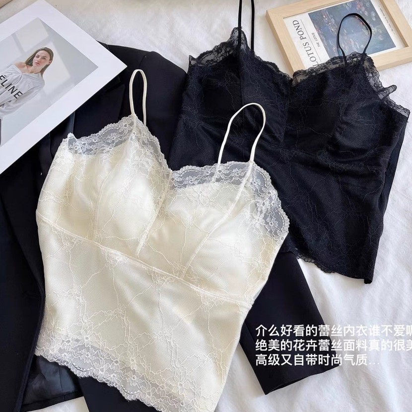 For spring and summer, pair it with a French lace semi-fixed cup that is seamless, breathable, and can be crossed. Use a thin shoulder strap and a long, beautiful shoulder strap
