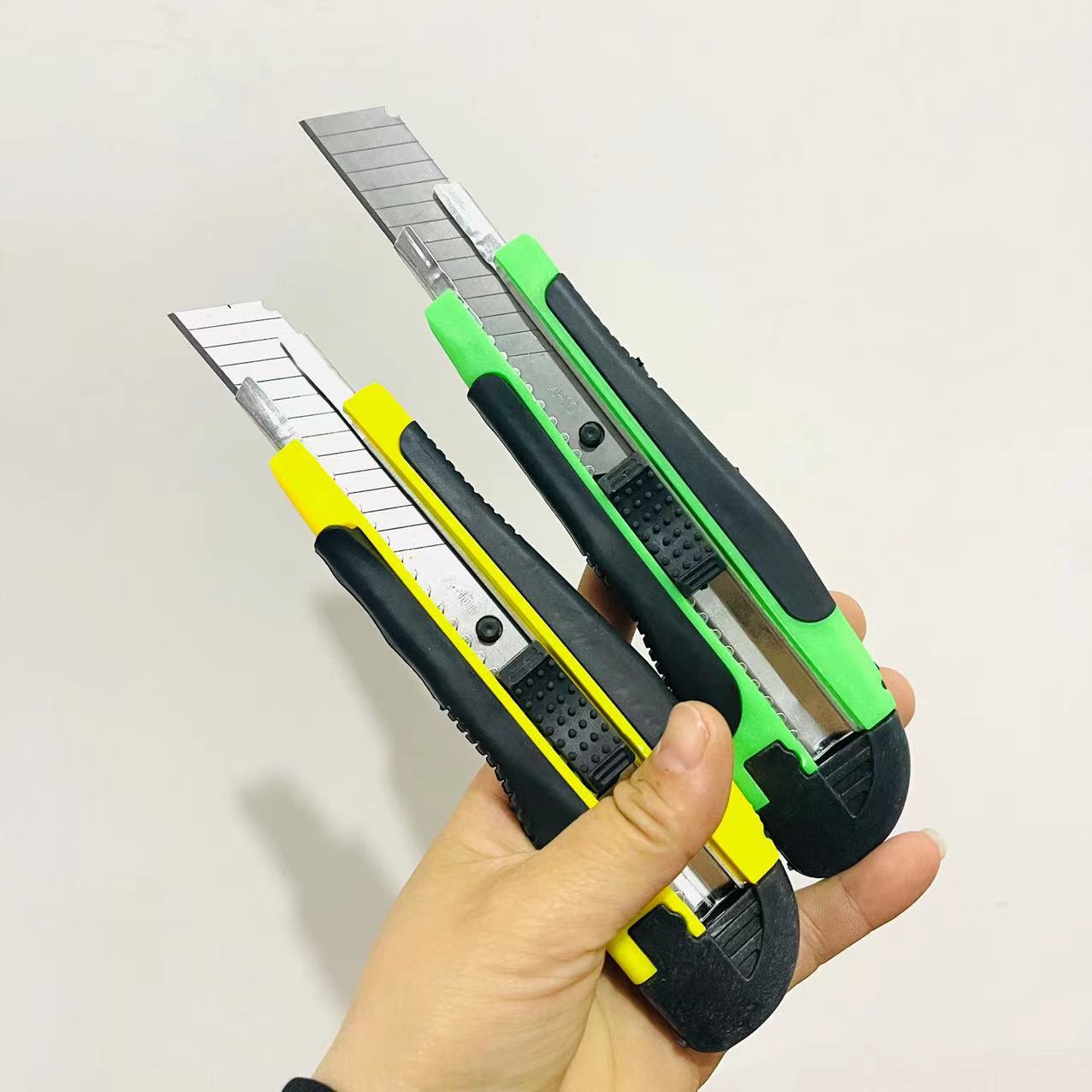 Utility knife Wallpaper paper knife multifunctional large manual knife industrial knife sewing blade 1 yuan 2 yuan wholesale full figure
