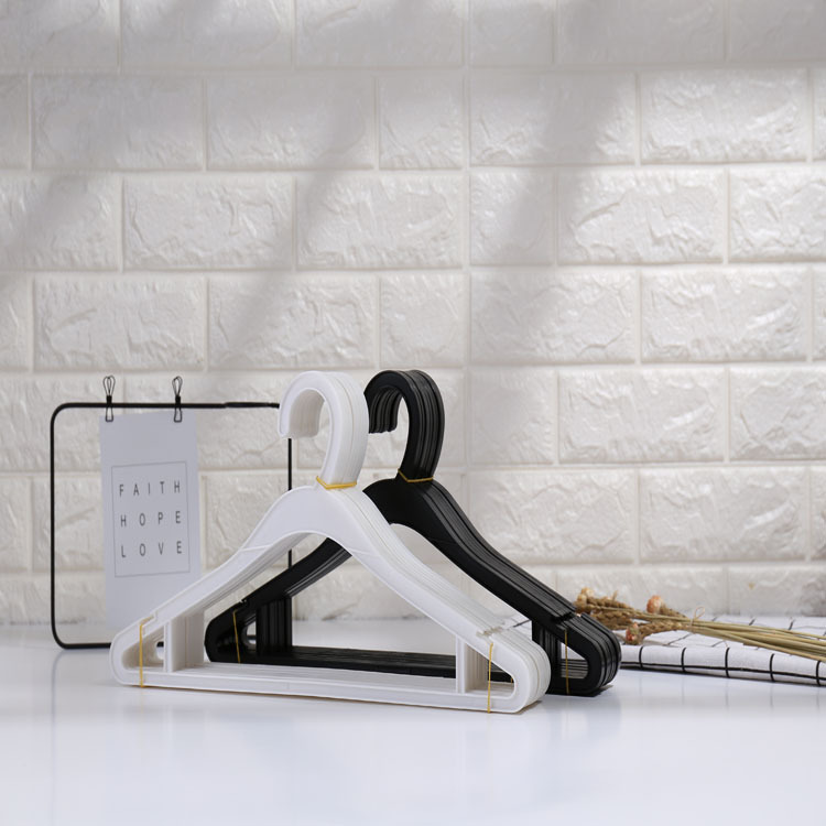 Thickened black and white disposable plastic clothes hangers, special drying racks for dry cleaners, trouser racks, hotels, and garment factories