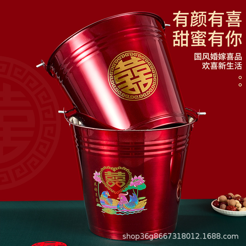A pair of red wedding buckets for the bride's dowry, a complete collection of stainless steel water buckets for moving to a new home and wedding supplies details Picture
