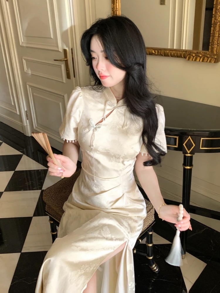 This large-sized summer Chinese-style modified Hanfu cheongsam dress is designed for children and overweight girls. It has a cinched waist and slimming effect, with long slits Application Scenario