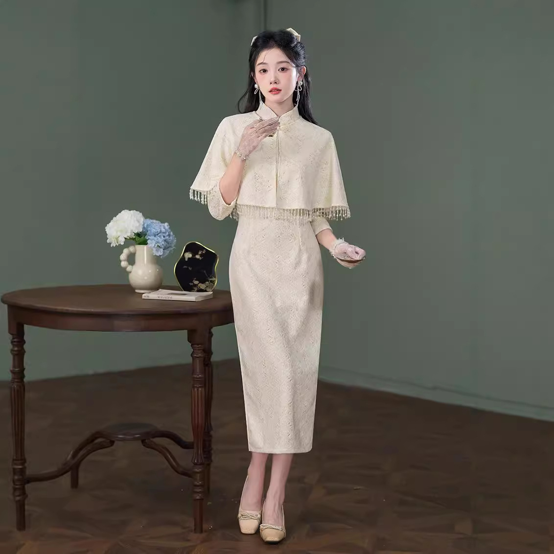 A new, improved cheongsam with a daily Chinese style, a slimming and elegant white two-piece set for young women Item Picture