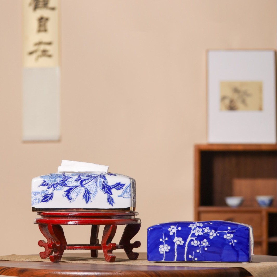 Blue and white porcelain ceramic tissue box, living room coffee table, new Chinese-style blue and white porcelain tabletop, napkin tissue box, living room ceramic ornaments Application Scenario