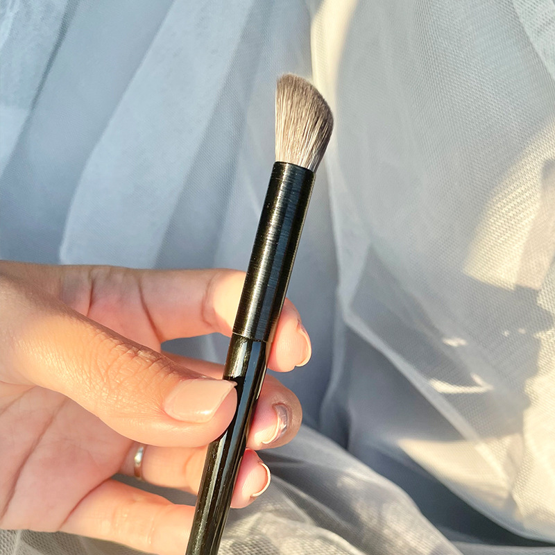 Thumb Finger Ventral Shadow Brush Oblique Head Small Shadow Detail Contorting Cangzhou Makeup Brush Super Soft Not Tied Application Scenario