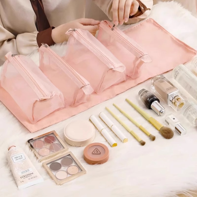 Cosmetics storage bag Premium sense at any time to carry skin care storage bag can be split 4-in-1 folding storage bag Application Scenario