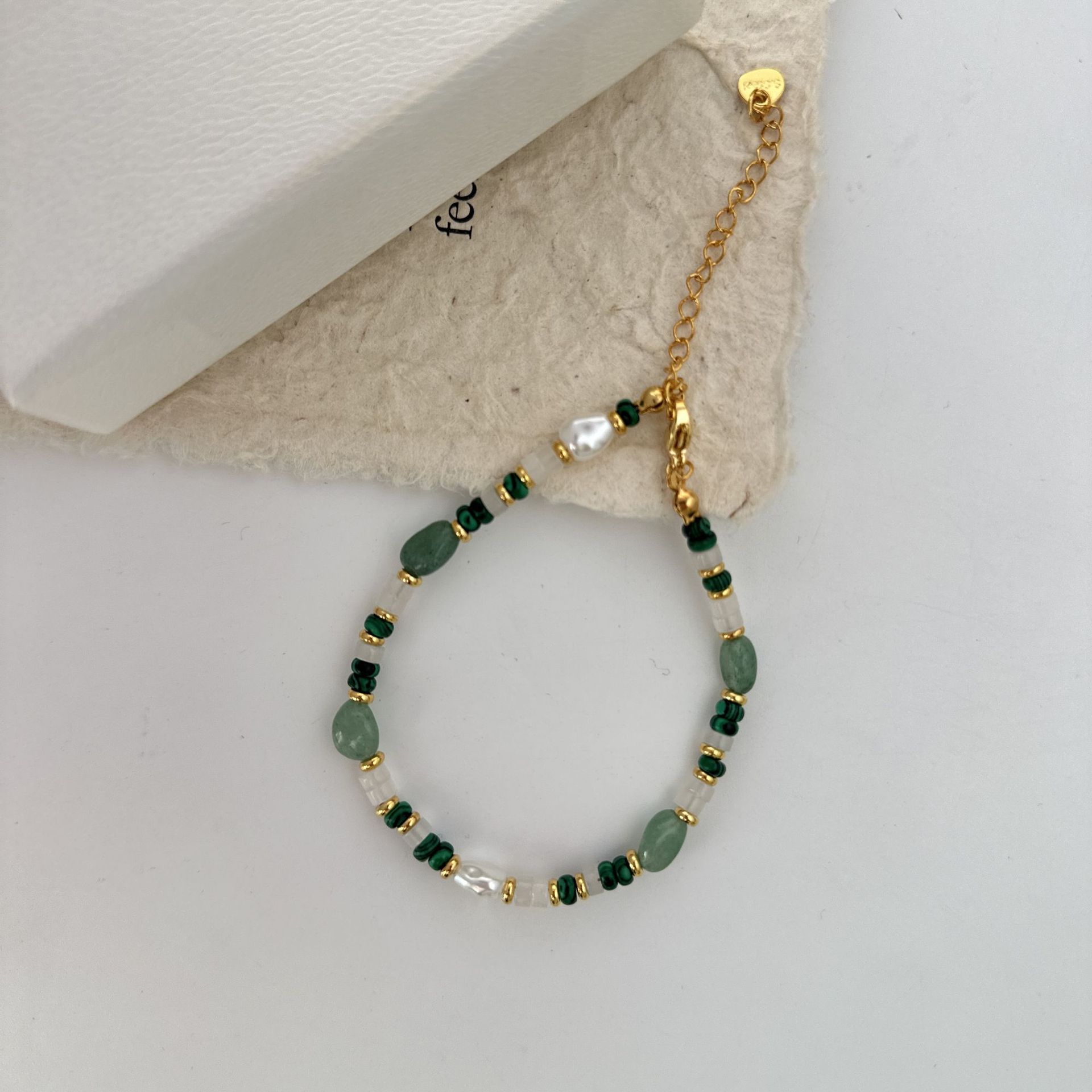 Green peacock agate beaded collarbone neck chain, green Dongling dopamine freshwater pearl necklace, summer style Internet celebrity pic 11