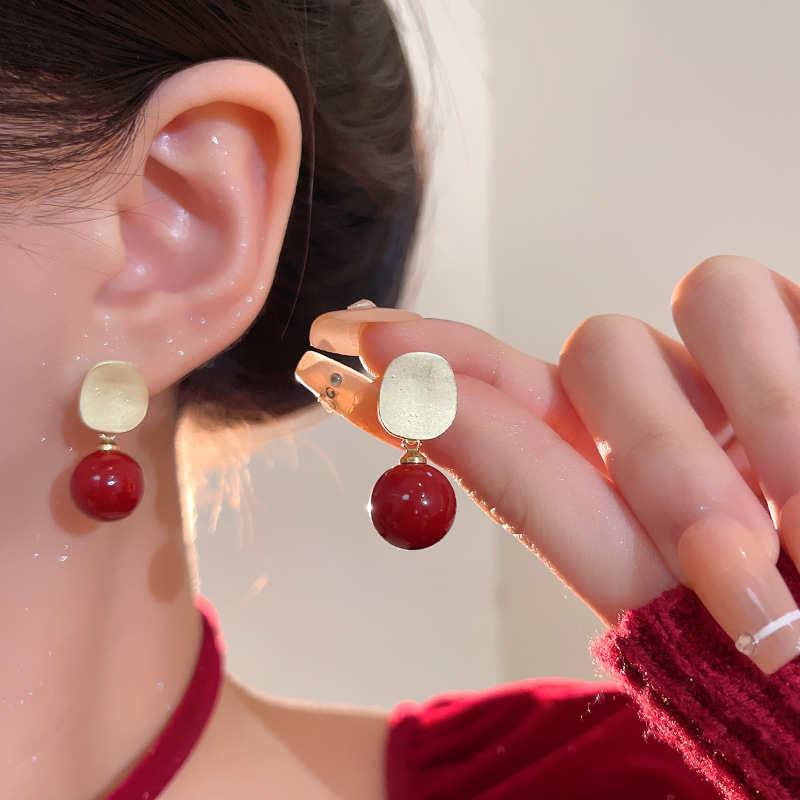 新年喜庆安可拉红色珠子耳钉女哑光拉丝几何形耳钉港风复工耳饰品