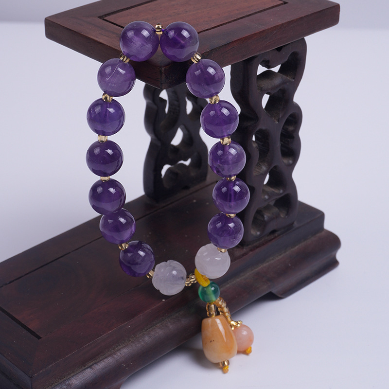 Turquoise amethyst bracelet, golden thread jade white lotus bracelet, strawberry crystal pendant, scenic area temple, new Chinese style Application Scenario
