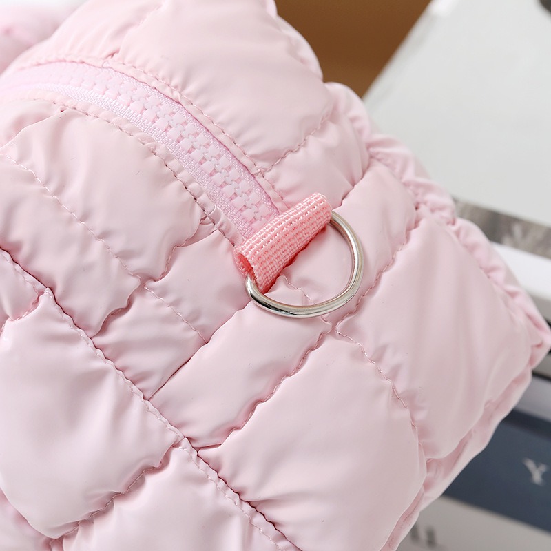 羽绒填充棉化妆包2025秋冬新款纯色手拿包大容量isn风便携收纳包详情9