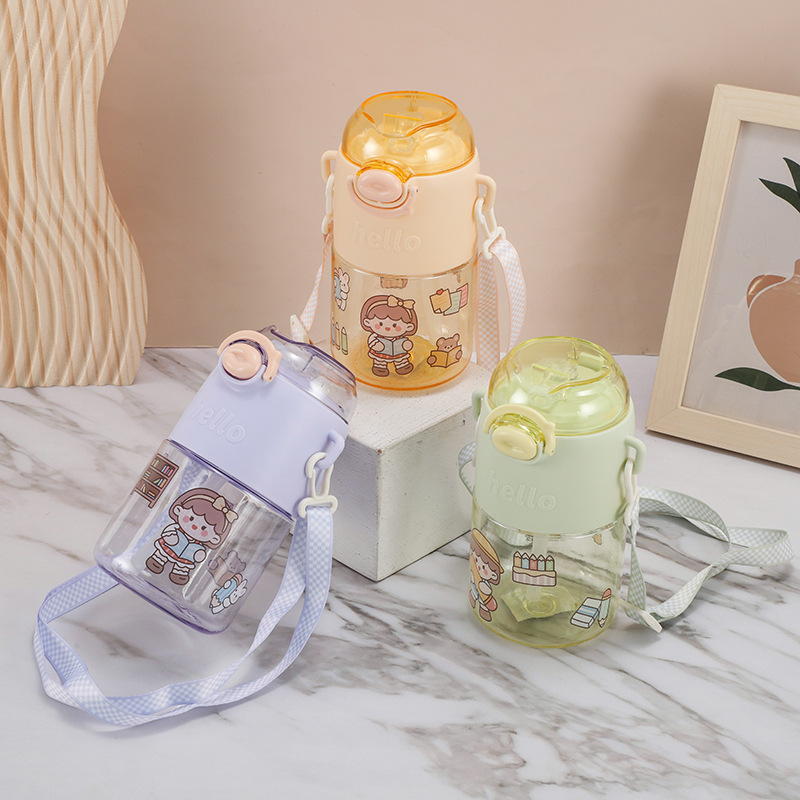 This cute internet-famous water cup is specially designed for school. It is a plastic cup for children and students with straws. It has a high level of appearance and is portable Specification image