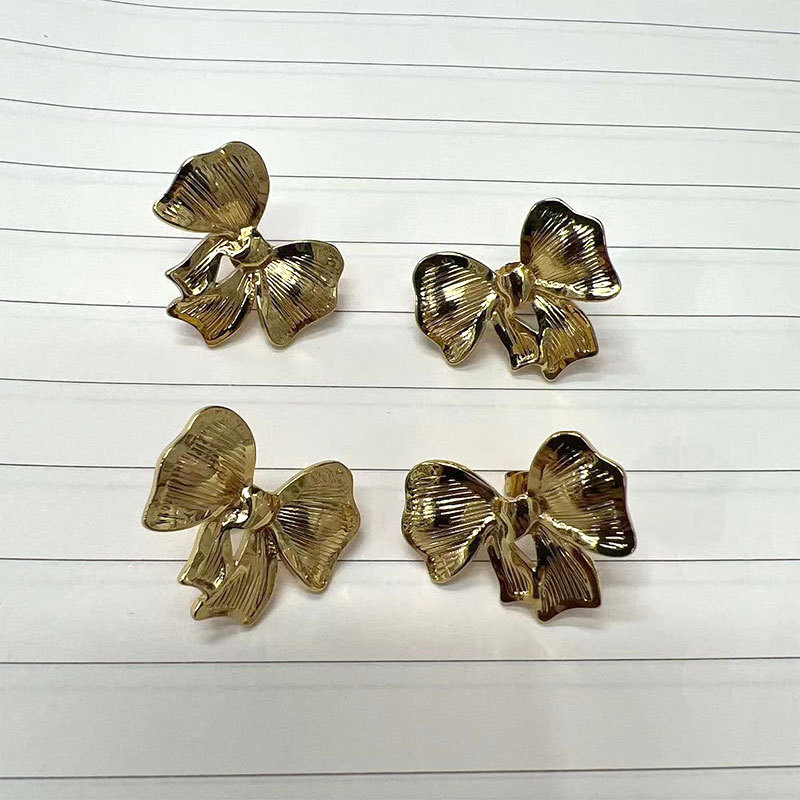 Sweet bow design copper earrings for women, European and American ins style, light luxury and fashionable, gold-plated stainless steel stud earrings Specification image