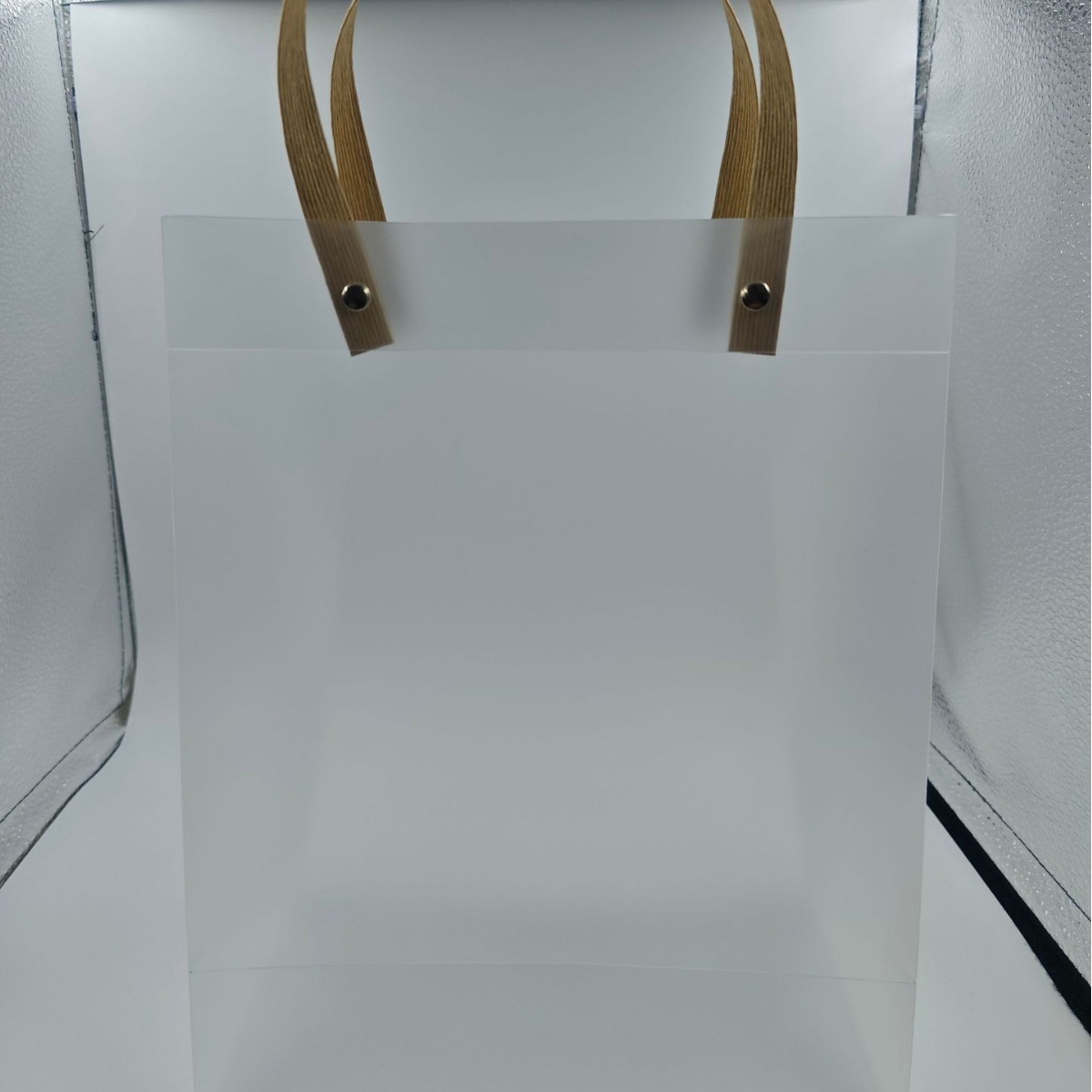 Direct sales of PPPVC handbags from the manufacturer, including wine bags, gift bags, gift bags, frosted transparent plastic handbags Application Scenario