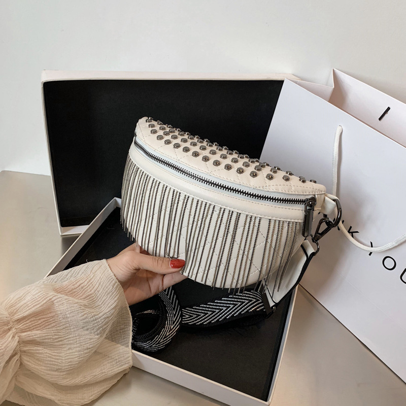 潮包2022新款斜挎铆钉休闲单肩包时尚韩宽肩带胸包流苏女包详情图1