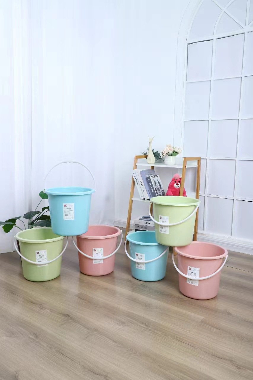 Factory wholesale office, household, student buckets, plastic water buckets, plastic buckets, hand-held plastic water buckets, water bucket wholesale details Picture