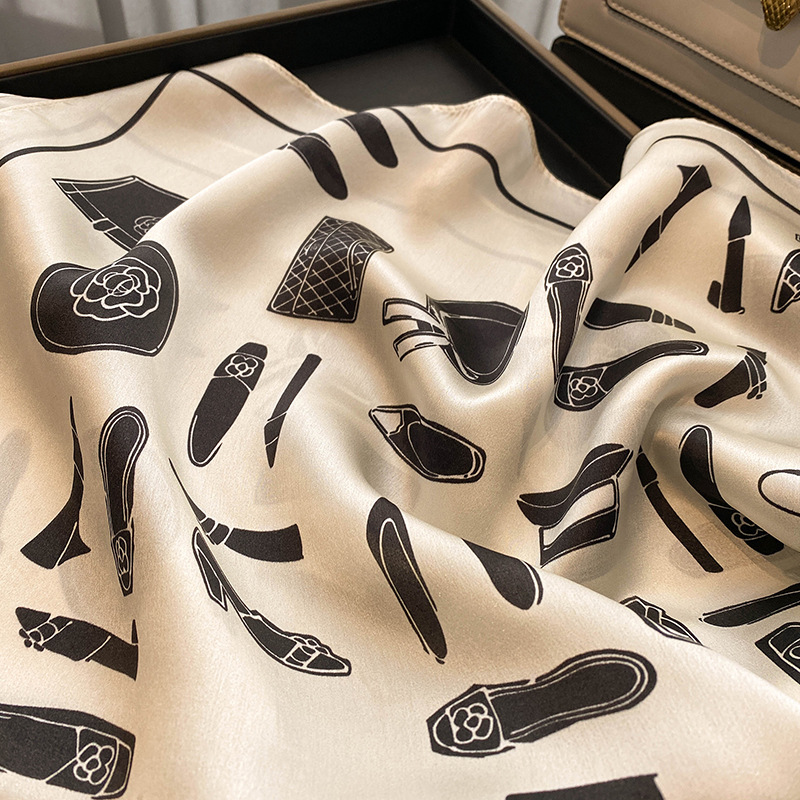 Camellia Silk Scarf Women's Spring Light Luxury Senior Sense Silk Scarf Wholesale All Mulberry Silk Scarf Square Scarf Scarf Application Scenario