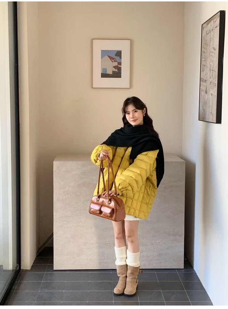 A new 2025 winter Korean-style lantern-sleeved checkered down jacket for women, featuring a unique and lightweight design pic 19