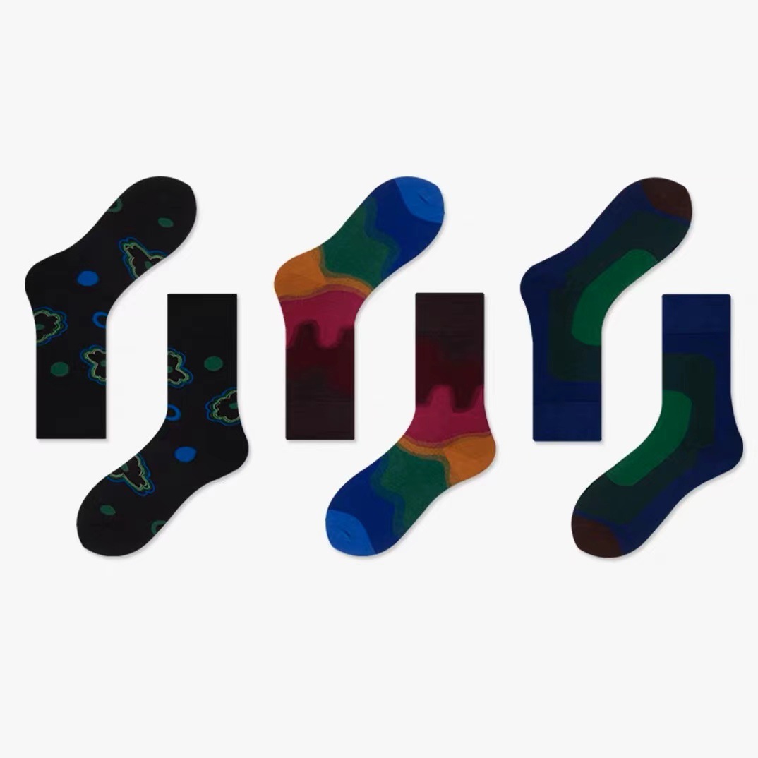 Gradient Circle Socks Korean Design Sense Of Niche Pure Cotton Socks Personality Network Red Ins All-Match Men And Women's Mid-Tube Socks Application Scenario