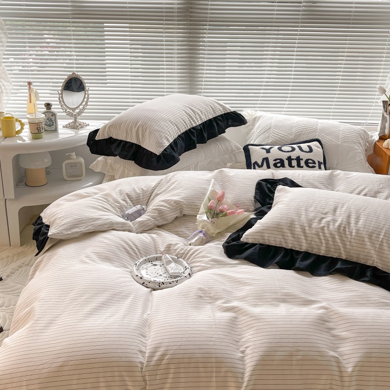 Simple Plain Color Ruffled Cotton 4-Piece Striped Black And White Lace Quilt Set Girl Heart Cotton Princess Style Bed Application Scenario