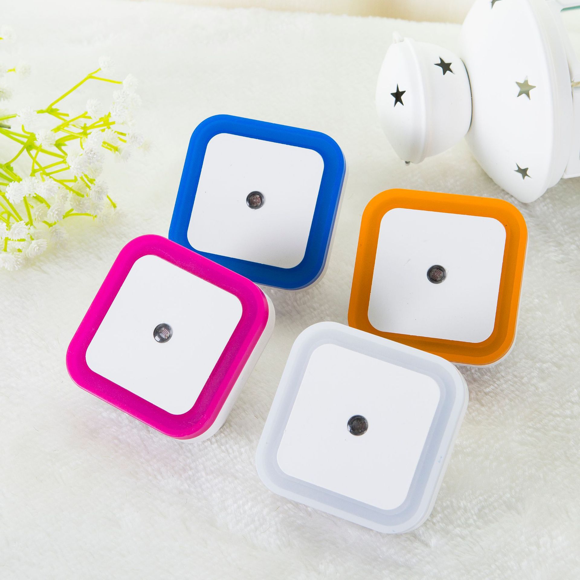 The Foreign Trade Light-Controlled Induction Led Night Light Is An Automatic Home Bedroom Plug-In Bedside Baby Feeding Night Light Application Scenario