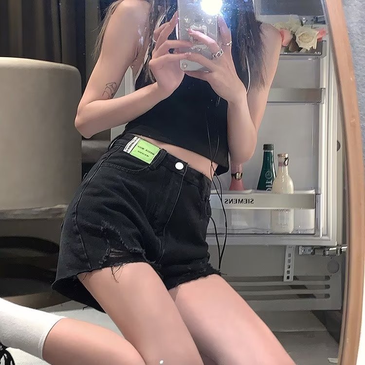 Cross-border Taiwan in-stock high-waisted denim shorts for women, new summer style, loose, wide-leg, slimming, light color A-line Application Scenario