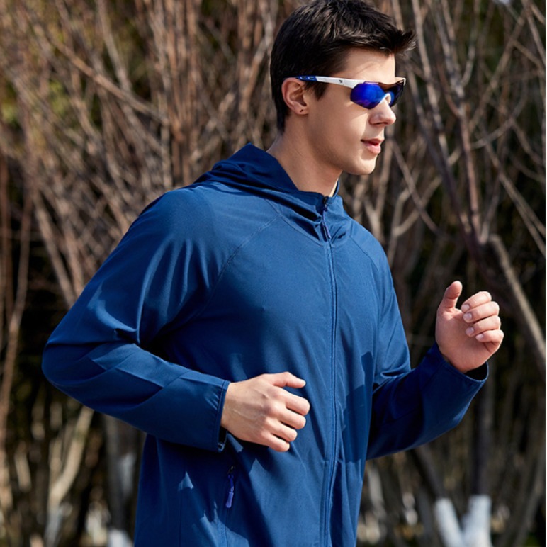 Men's and women's running windbreaker, light and breathable sports jacket, spring and autumn four-sided pop-up outdoor long-sleeved zipper hoodie with fluorescence Application Scenario