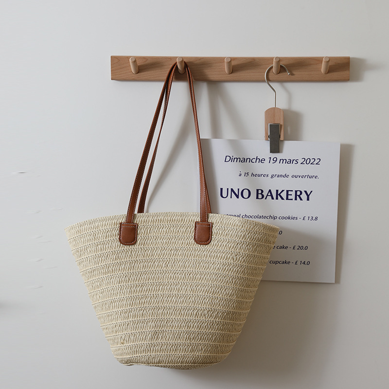 All-In-One Simple Single Shoulder Straw Bag New Large Capacity Straw Bag Braided Bag Tote Bag Female Beach Holiday Beach Bag Application Scenario