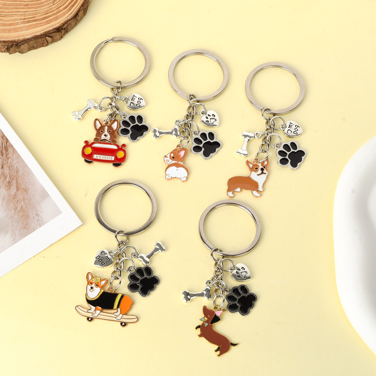 Hot-selling keychain pendants for pet dogs, Corgi keychains, cute and funny keychains, factory wholesale small gifts