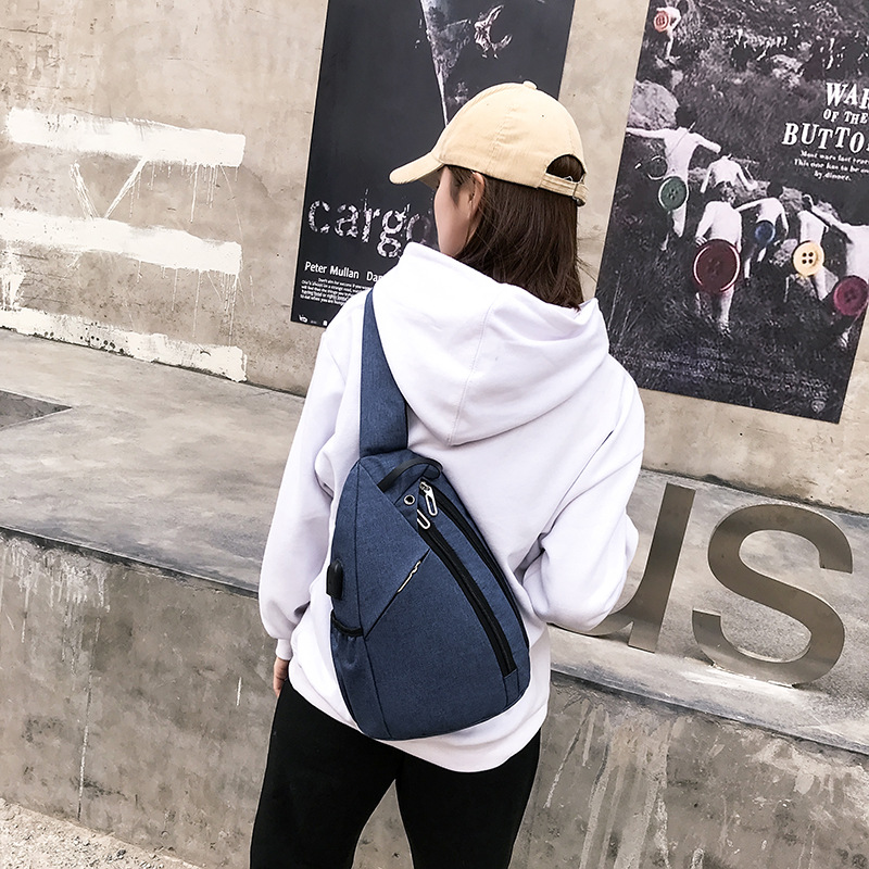 男士胸包实物图