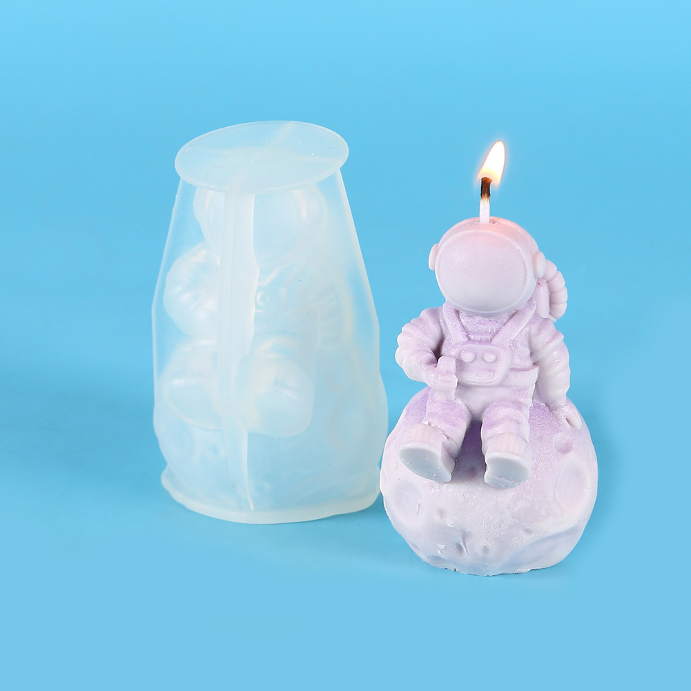 diy astronaut scented candle silicone mold, moon astronaut desktop stand decoration figurine epoxy resin mold Specification image