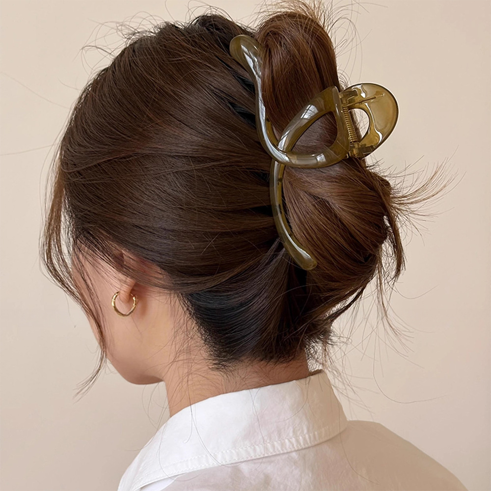 The design sense geometric lines at the back of the head, the updo hair clip, the women's ice transparent, versatile hair clip, and the large shark clip Specification image