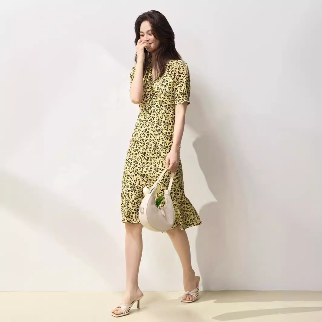 裙子/连衣裙/复古连衣裙/女装连衣裙/黄色碎花裙产品图