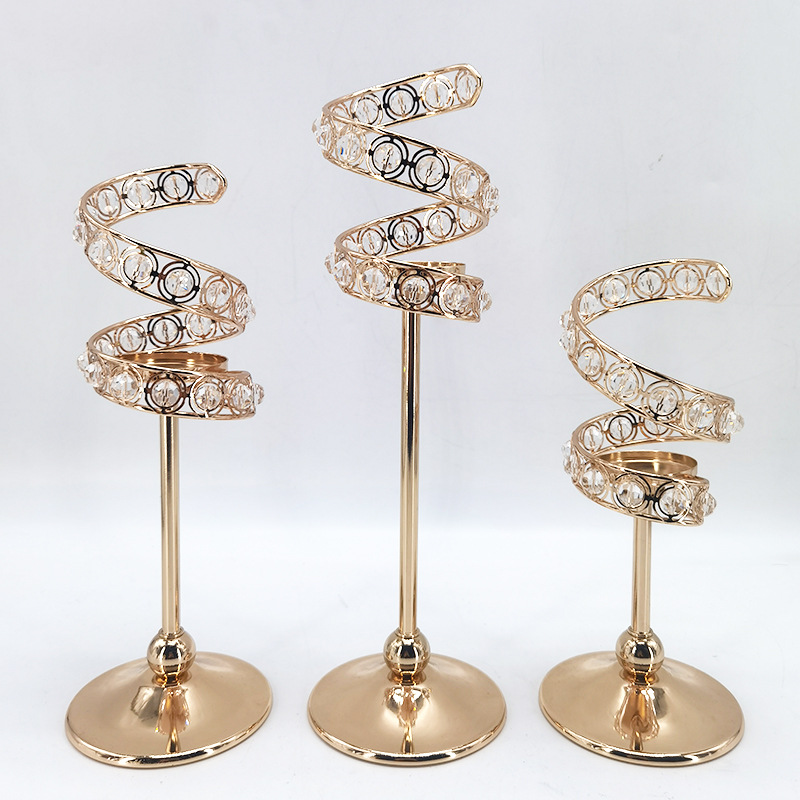 Manufacturers wholesale European electroplating iron art candle stand wedding props retro candle stand creative display in stock full figure