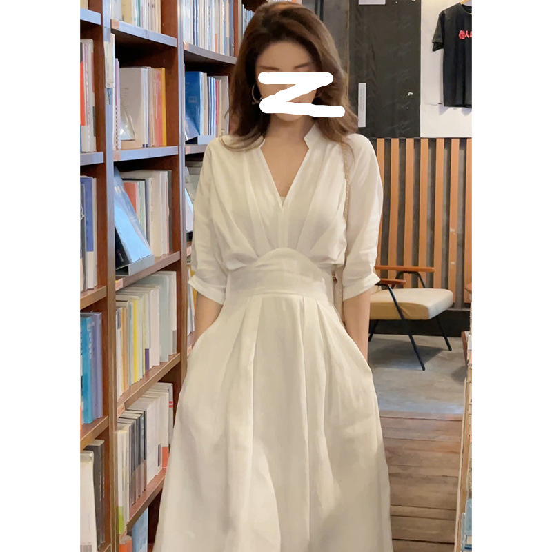 2022年新款连衣裙女夏季白色v领设计气质时尚收腰显瘦中长裙子女