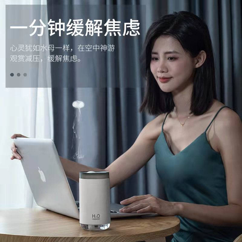 New Smoke Ring Jellyfish Humidifier Business With Hand Promotional Gifts Indoor Home Student Dormitory Night Light Application Scenario