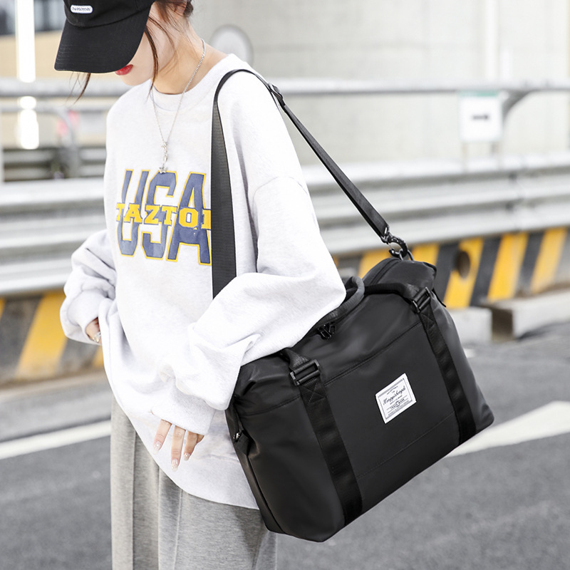 Large-capacity fitness bag, hand-held travel bag, fitness business trip luggage bag, pull-out bag, lightweight storage bag Application Scenario