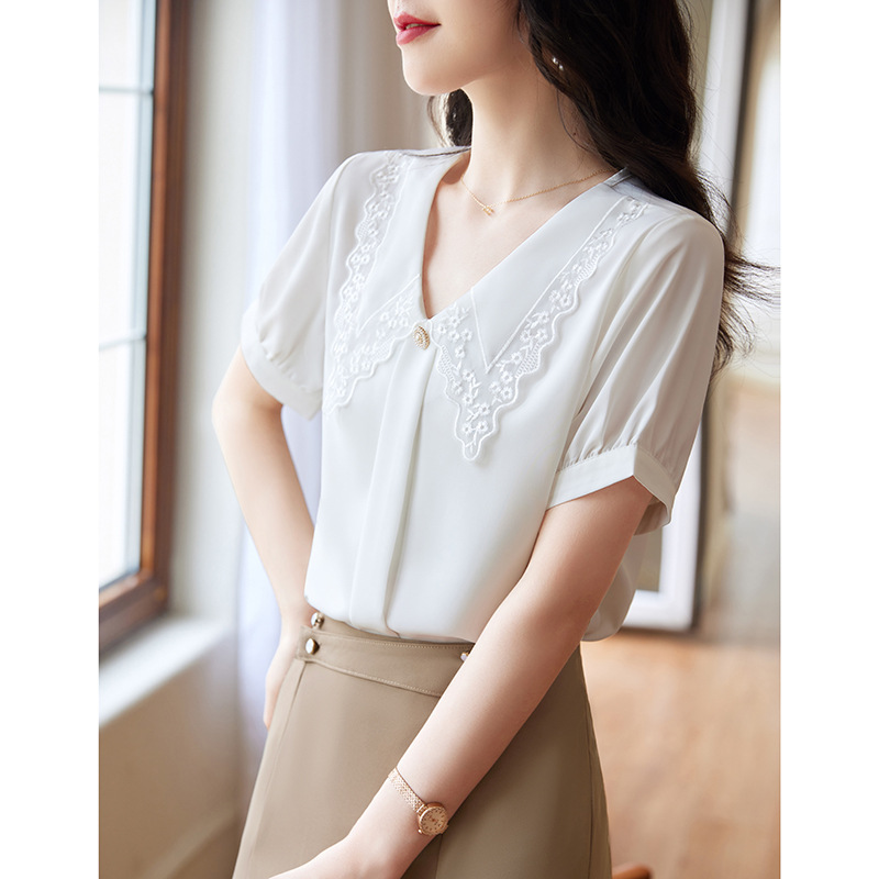 2022 Summer Light mature Women's V-neck stylish commuter women's set, short-sleeved shirt for office workers in the workplace details Picture