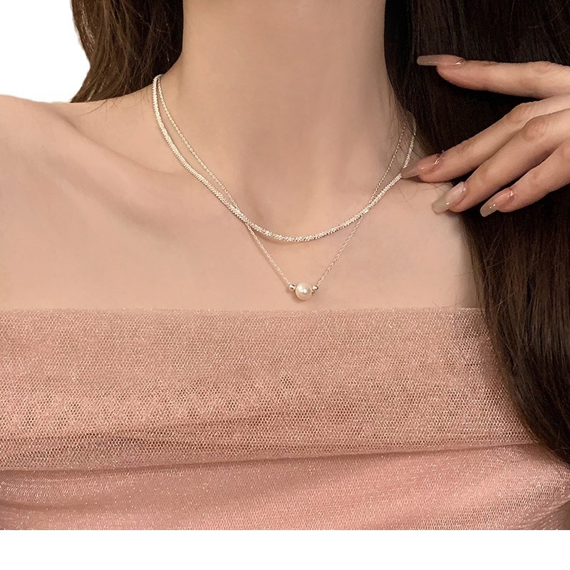 Double-layer pearl necklace for women, with a high-end and elegant design sense, is a niche neckchain and collarbone chain. It's a bestseller of the new style in 2023 Item Picture