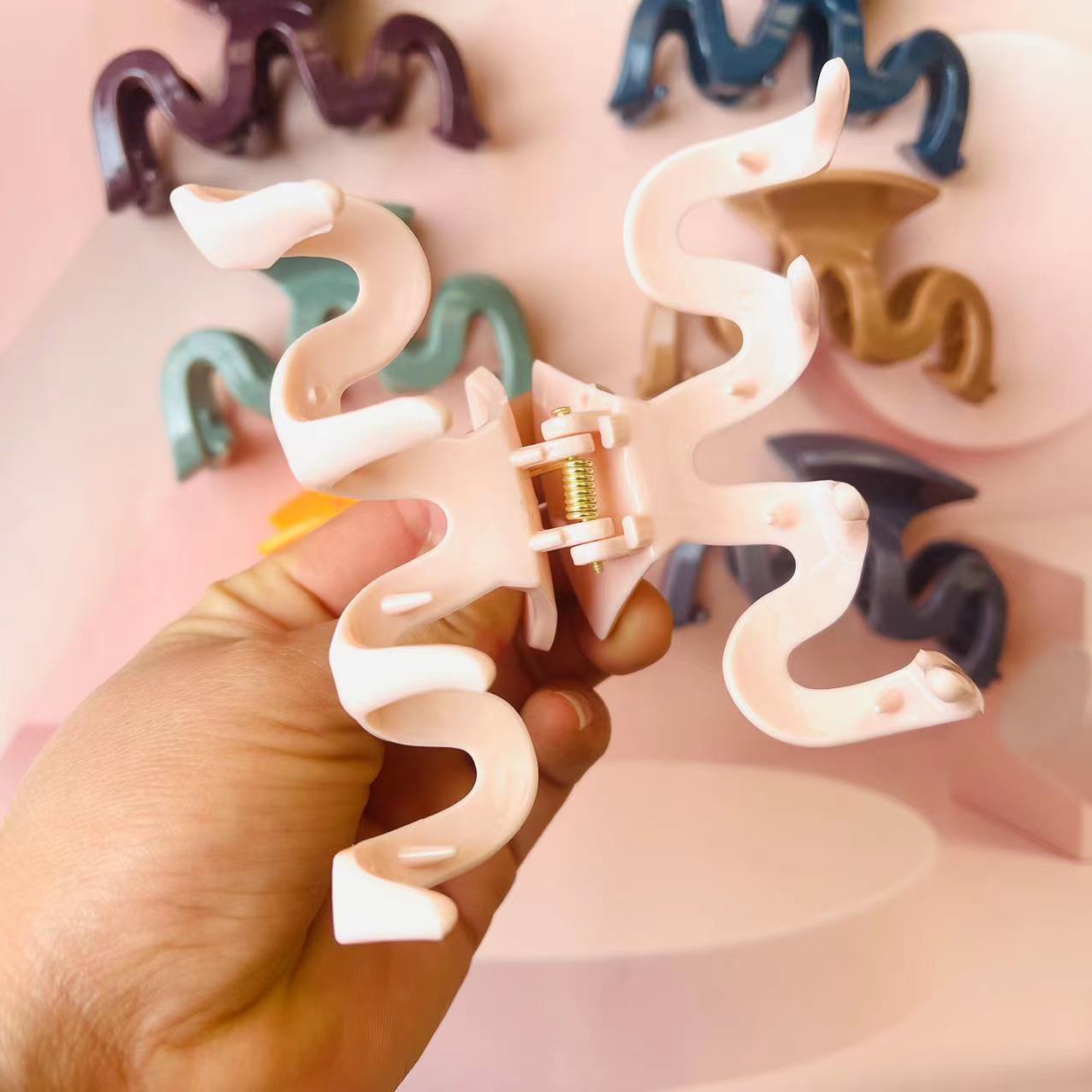【 Zone 1-3 】W Grabber 12/ Pack 1200/ piece French Grabber Large High-end Grabber Student Clip Headwear Hair Clip 2024 New Hair clip 1 yuan wholesale details Picture