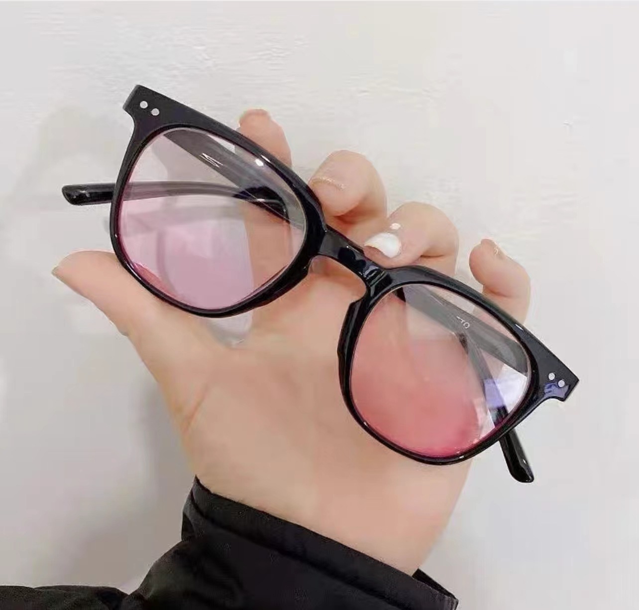 Natural makeup with blush, black-framed transparent glasses, the same style as Douyin influencers, stylish, no prescription, can be paired with myopia glasses Specification image