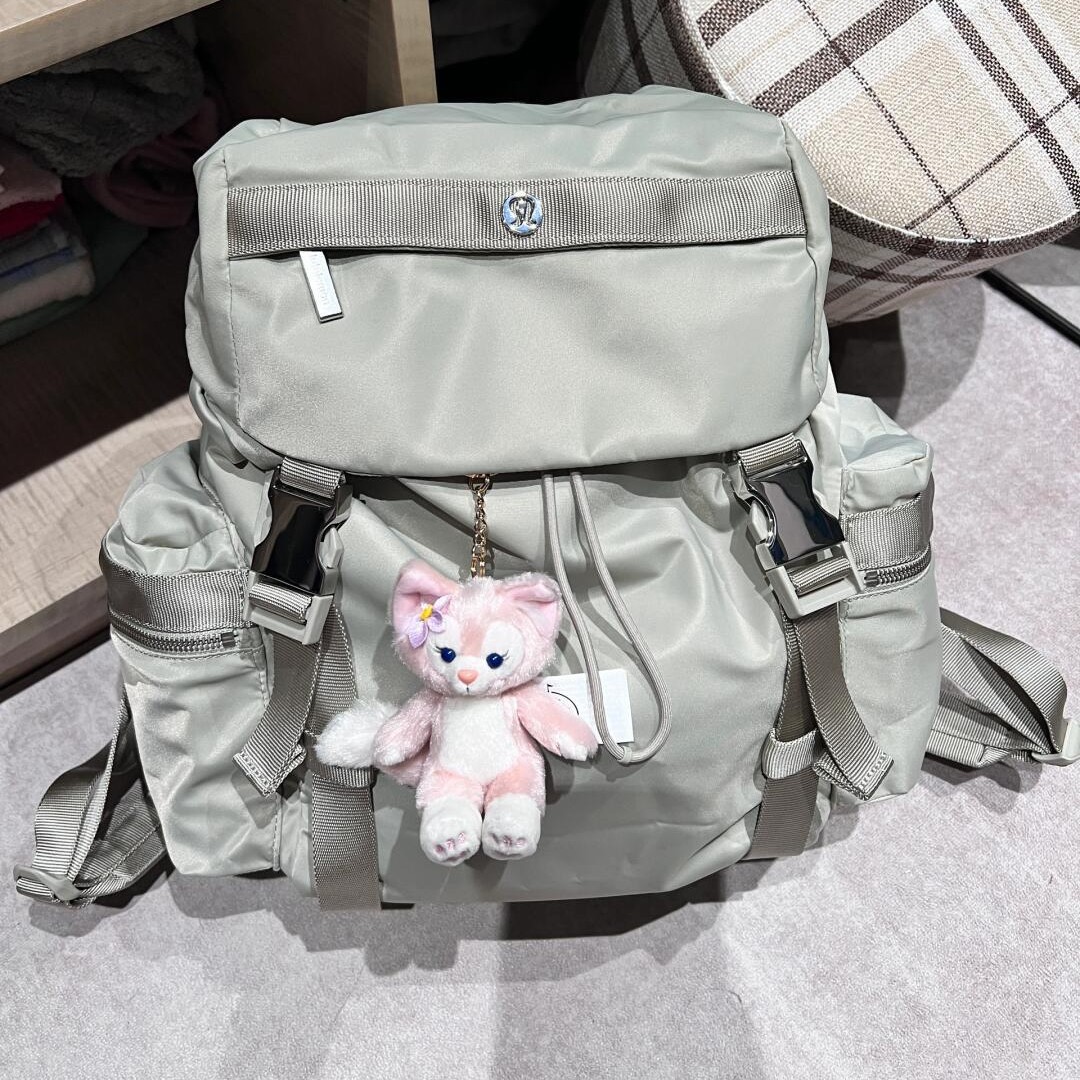 Lululemon Backpack Wunderlust 14L Capped Backpack Large Capacity Travel Bag For Women Application Scenario